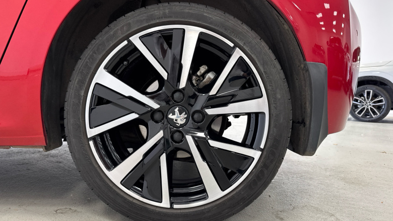 Peugeot 208 1.2 PureTech 100 Allure 5dr Petrol Hatchback